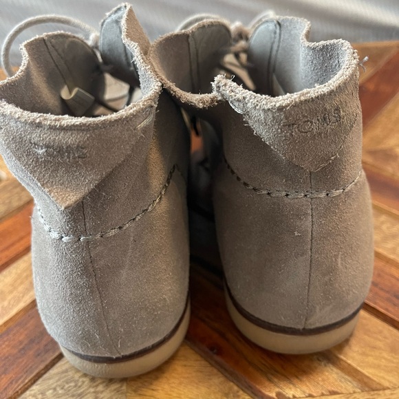 Tom’s Booties - Picture 3 of 4